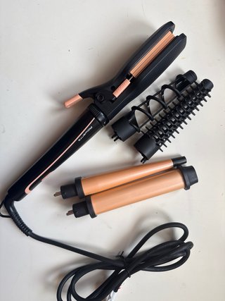 Plancha de pelo y accesorios