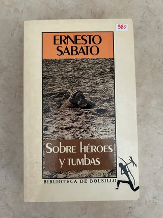 Sobre héroes y tumbas