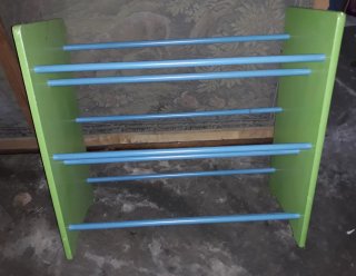 Zapatero de madera y plástico