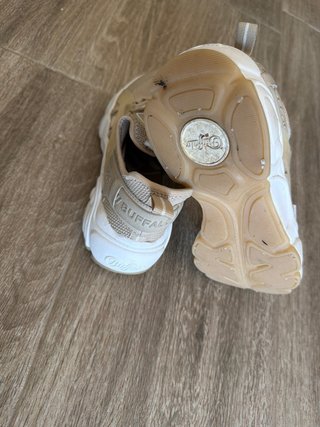 Zapatillas Buffalo Beige y Blancas