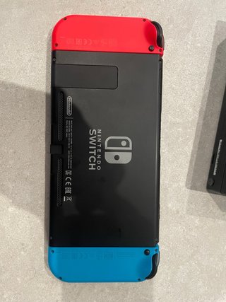 Nintendo Switch + Super Mario Odyssey