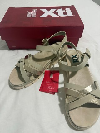 Sandalias Xti Beige y Dorado