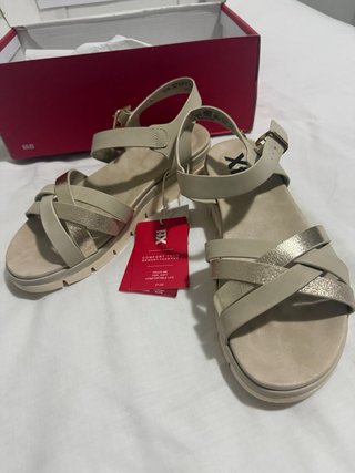 Sandalias Xti Beige y Dorado