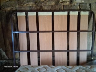 Somier de láminas de madera y metal