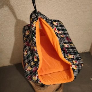 Cama para gatos con estampado de conejos