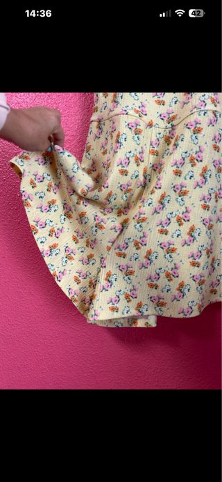 Peto Bershka floral talla L
