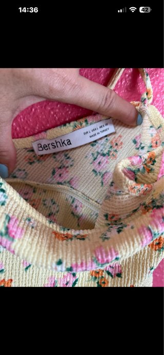 Peto Bershka floral talla L