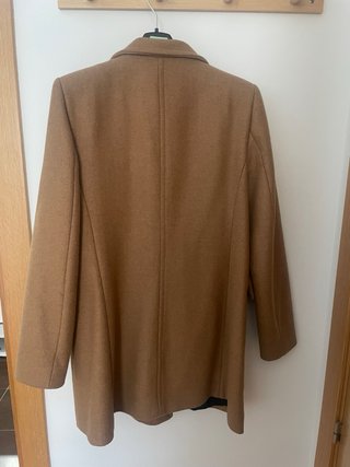Abrigo Zara camel botones dorados