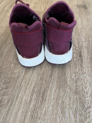 Zapatillas Nike Moradas y Rojas