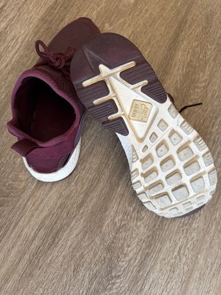 Zapatillas Nike Moradas y Rojas