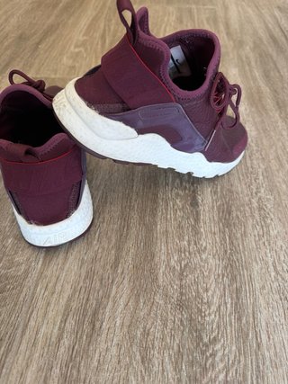 Zapatillas Nike Moradas y Rojas