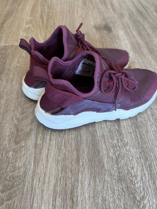 Zapatillas Nike Moradas y Rojas