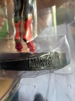 Figurine de Collection Marvel 60'S Wasp Résine 13c