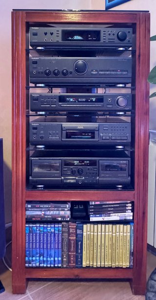 Mueble para equipo de musica. (Solo el mueble)