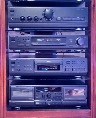 Mueble para equipo de musica. (Solo el mueble)