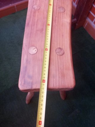 Taburete de madera rústico