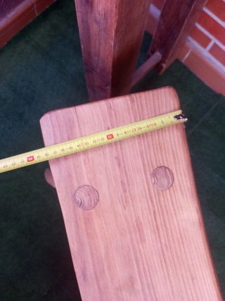 Taburete de madera rústico