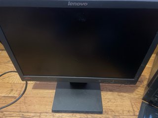 PC de Oficina Lenovo Negro