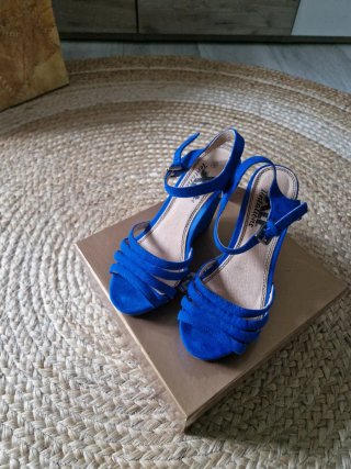 Sandalias cuña ante azul T.36