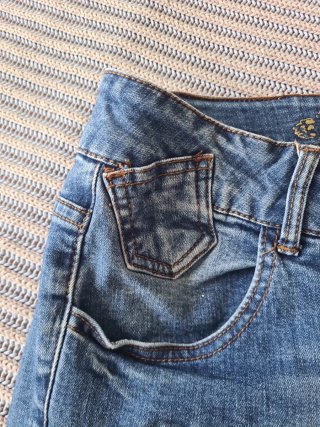 Pantalón corto vaquero Desigual talla 30   40/42