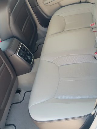 Lancia Thema 2013