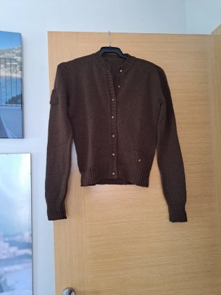 Rebeca lana marrón botones