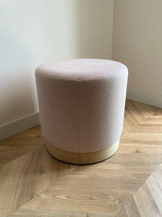Taburete tapizado beige y rosa