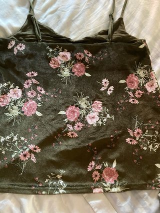 Blusa floral verde y rosa talla M