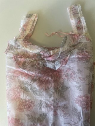Camisón floral rosa y blanco