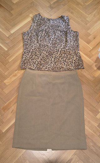 Falda corta y top estampado serpiente