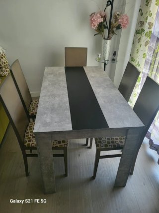 Mesa y 5 Sillas Comedor