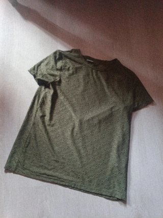 Camiseta estampada azul y verde