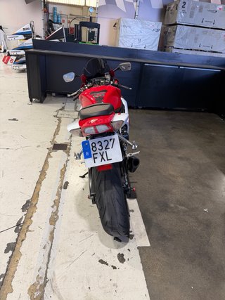 Suzuki GSX-R 600 K7 Roja y Blanca