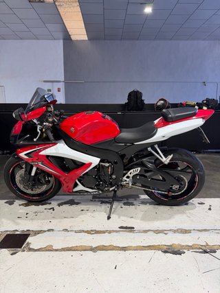Suzuki GSX-R 600 K7 Roja y Blanca
