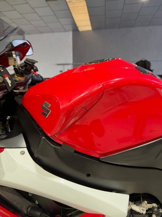 Suzuki GSX-R 600 K7 Roja y Blanca