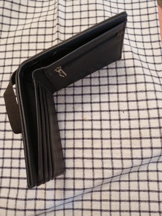 Cartera de hombre piel negra con elástico