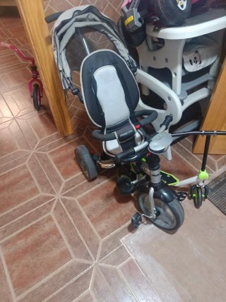 Triciclo Kikkaboo con capota y manillar