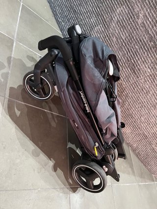 Passeggino leggero grigio