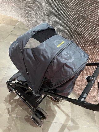Passeggino leggero grigio