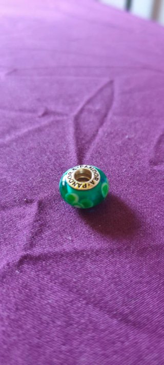 Charm de Pandora diferentes plateados y colores