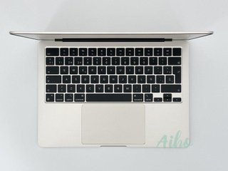 MacBook Air 13" M4 (2025) 8 CPU/10 GPU núcleos - SSD 256GB - 16GB RAM - Dorado