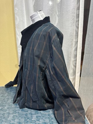 Abrigo de vestir azul y negro