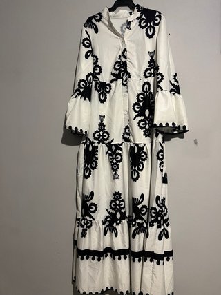 Vestido largo estampado blanco y negro