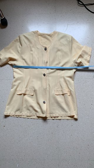 Camisa amarilla manga corta