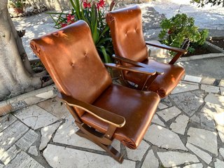 Elegantes Sillones Madera y Piel Marrón