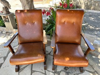 Elegantes Sillones Madera y Piel Marrón