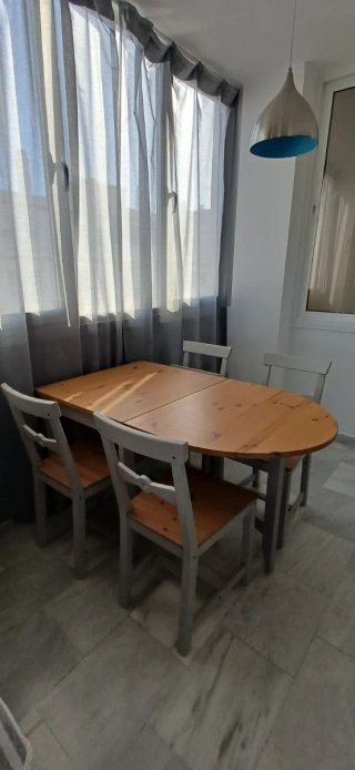 Mesa comedor y 4 sillas