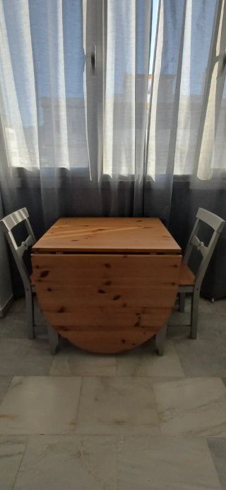 Mesa comedor y 4 sillas