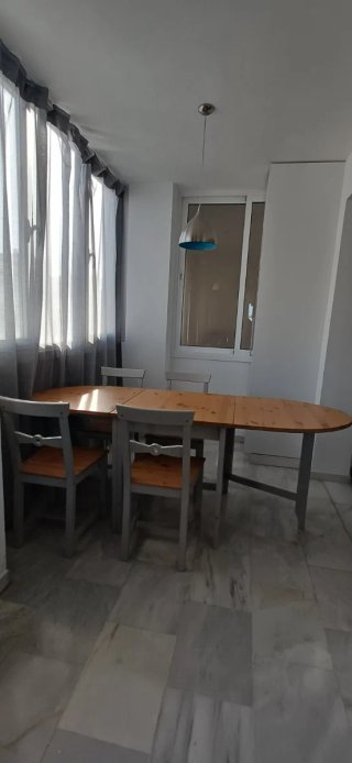 Mesa comedor y 4 sillas