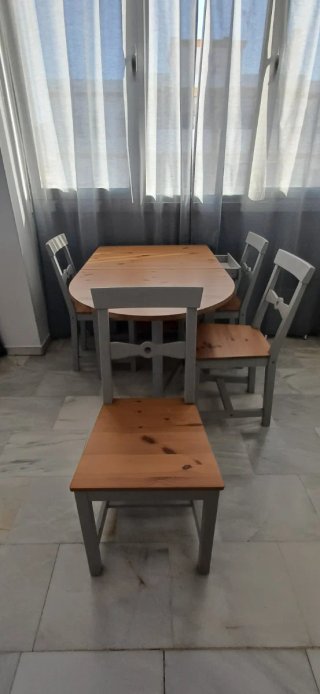 Mesa comedor y 4 sillas